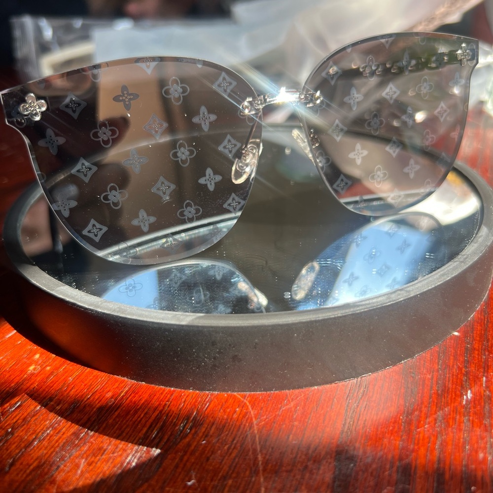 Gray Modern Oversized Sunglasses